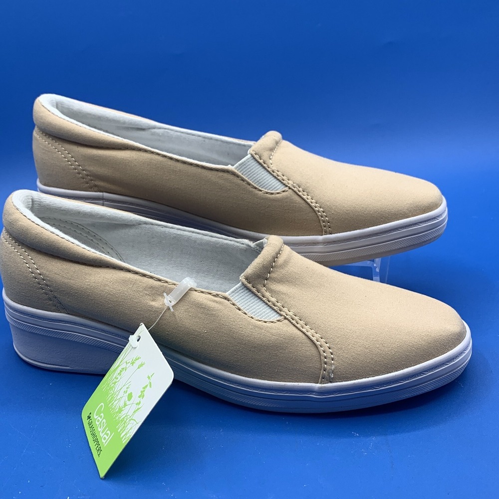 Grasshoppers Women's Comfort Shoes Low Heel Slip On Beige Casual - Size 5.5
